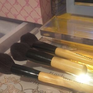 Bobbi Brown Brushes Just Cleaned Bronzer , Blush Brush And Powder Brush